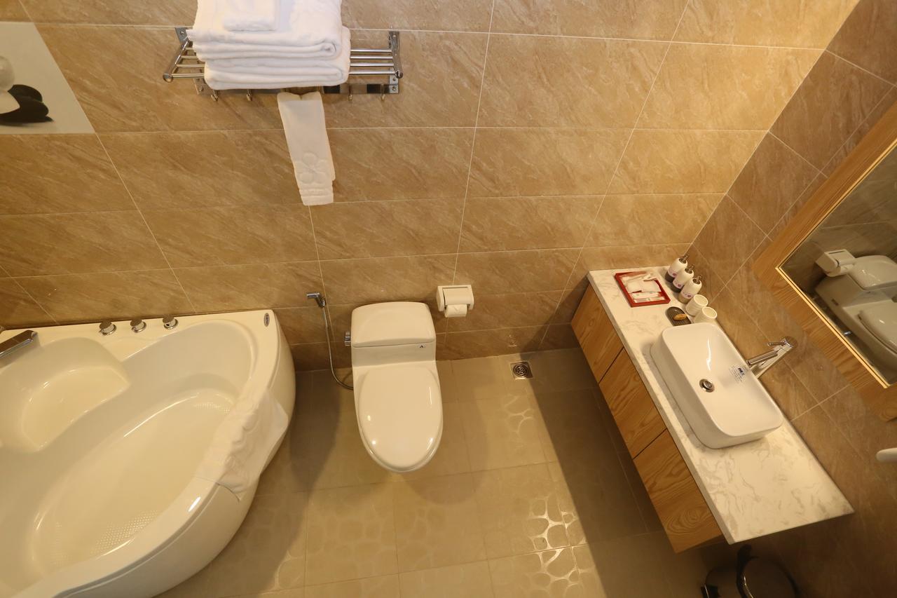 Thuy Sakura Hotel & Serviced Apartment Hô Chi Minh-Ville Extérieur photo