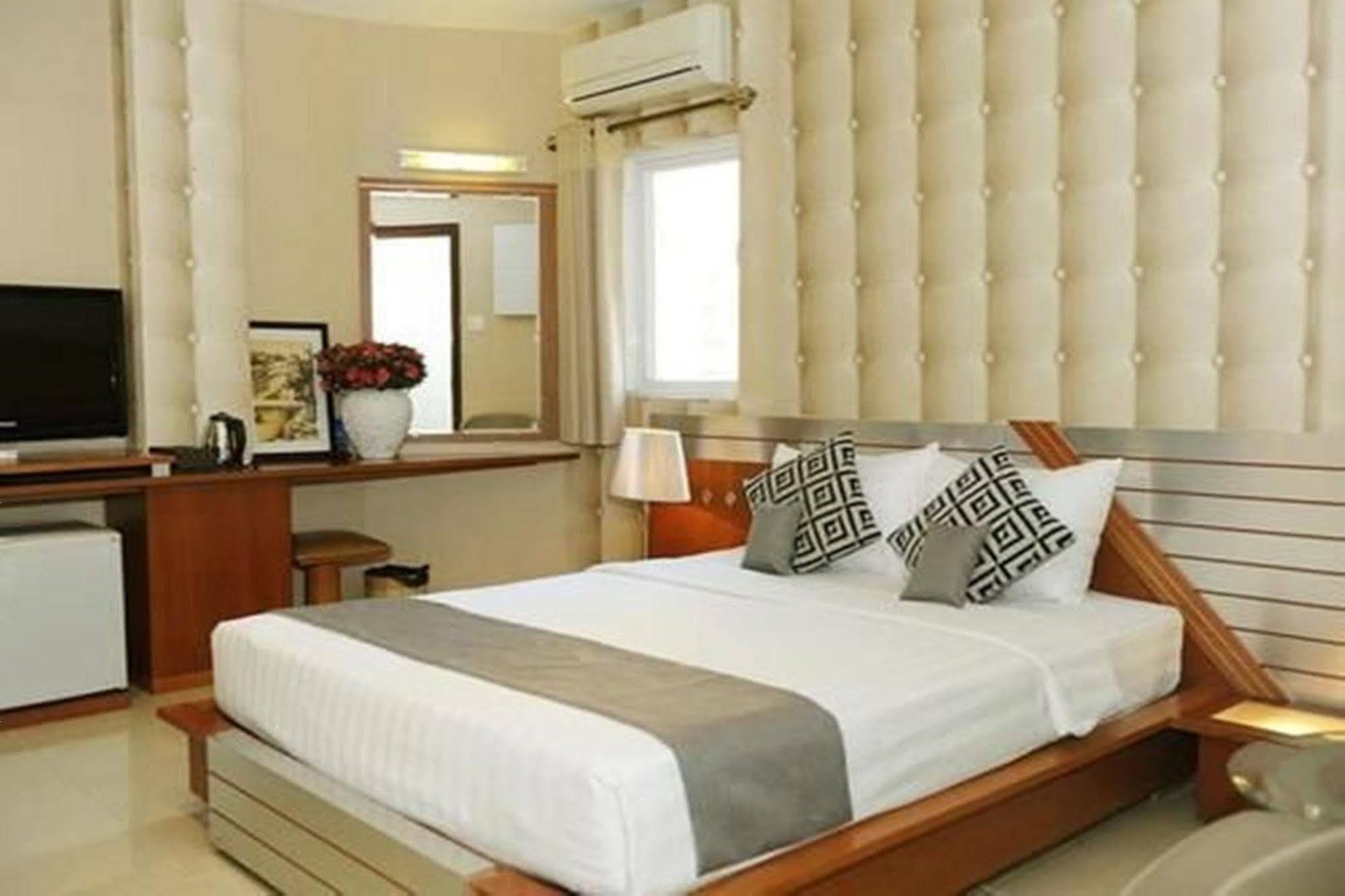 Thuy Sakura Hotel & Serviced Apartment Hô Chi Minh-Ville Extérieur photo