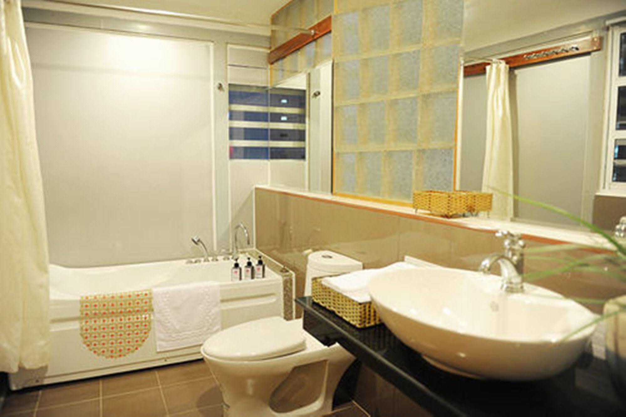 Thuy Sakura Hotel & Serviced Apartment Hô Chi Minh-Ville Extérieur photo