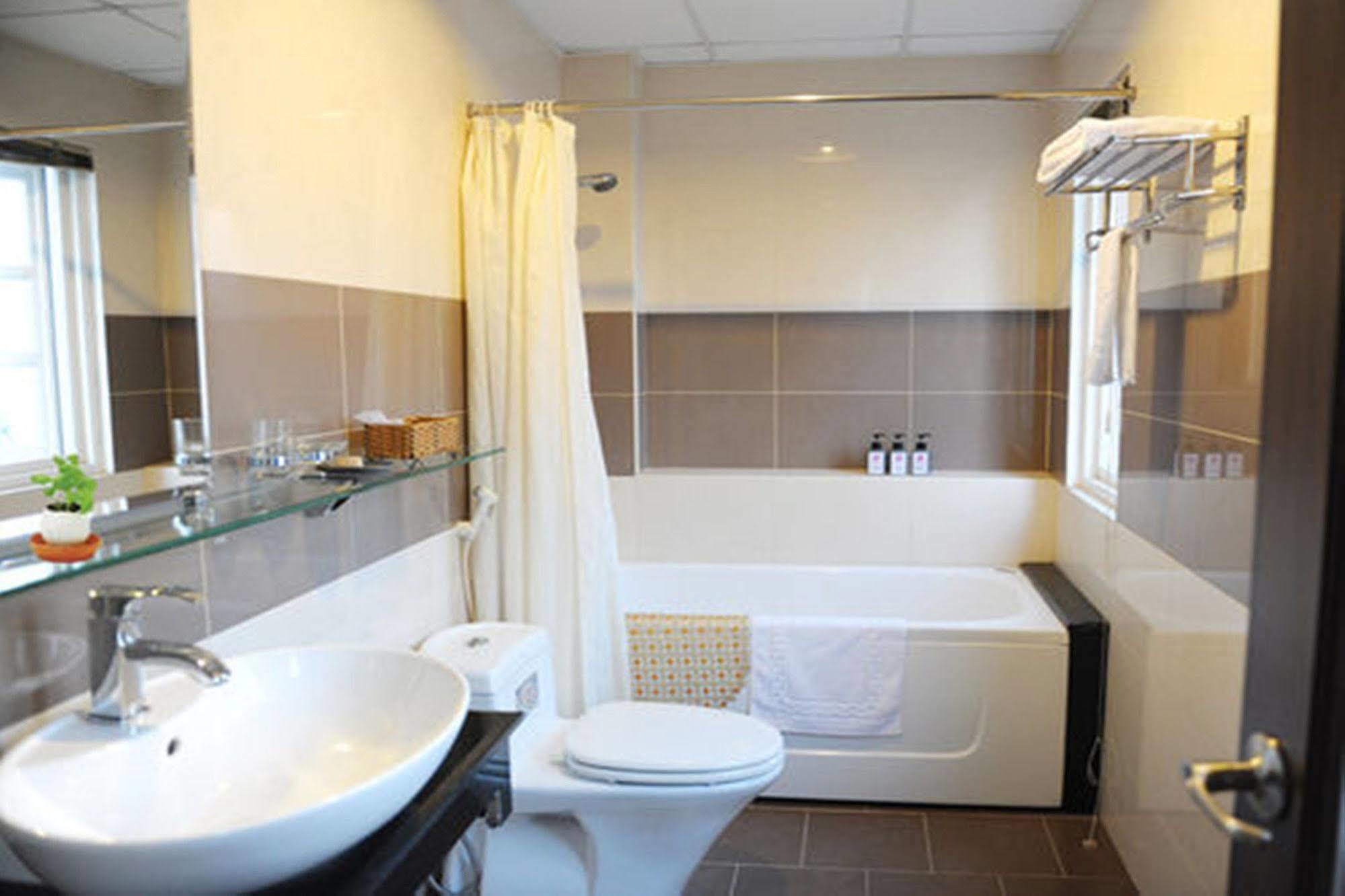 Thuy Sakura Hotel & Serviced Apartment Hô Chi Minh-Ville Extérieur photo