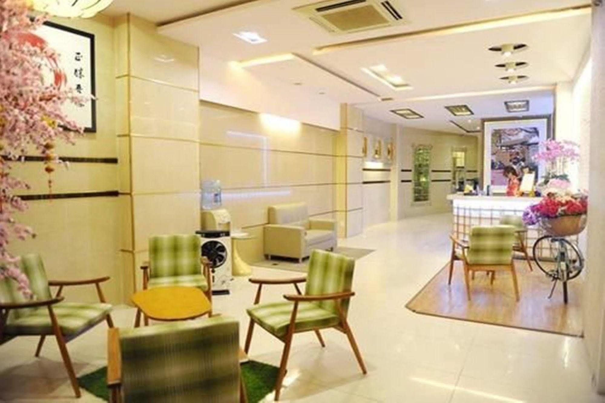 Thuy Sakura Hotel & Serviced Apartment Hô Chi Minh-Ville Extérieur photo