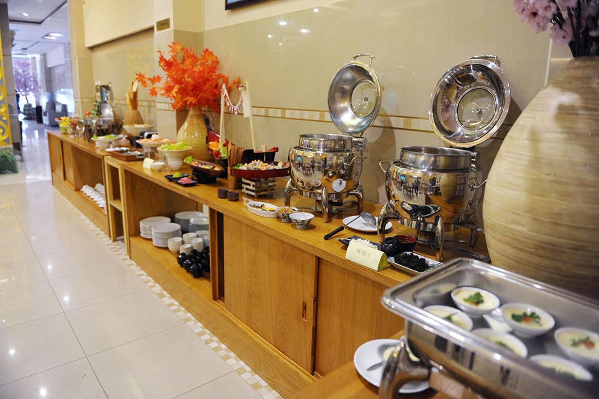 Thuy Sakura Hotel & Serviced Apartment Hô Chi Minh-Ville Extérieur photo